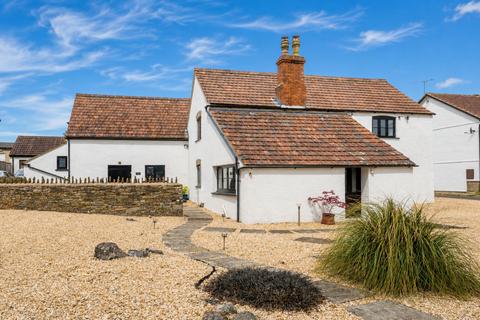 4 bed property, in Barns Close, £900,000