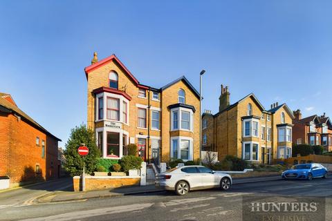 10 bed property, in West Street, £375,000
