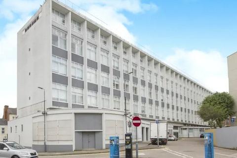 1 bed property, in Lee Street, £55,000
