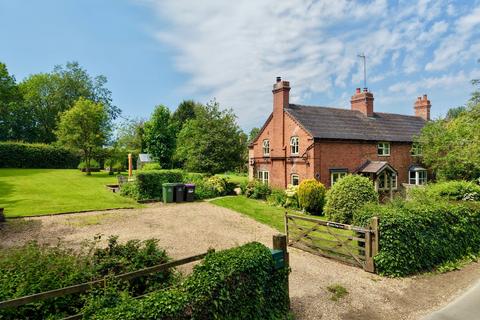 3 bed property, in Terrick, £425,000