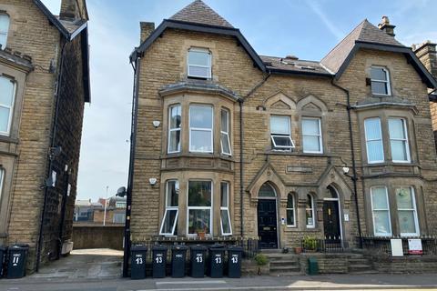 10 bed property, in East Parade, £750,000