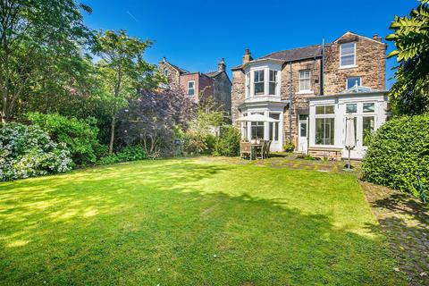 5 bed property, in 35 Oakhill Road, £850,000