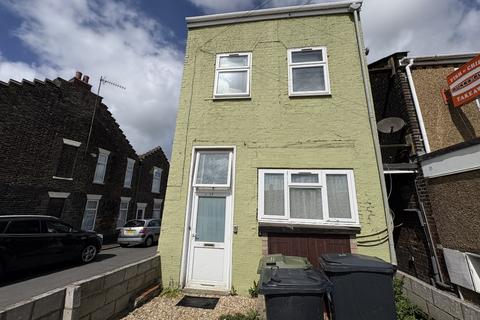 5 bed property, in 17 Wisbech Road, £230,000