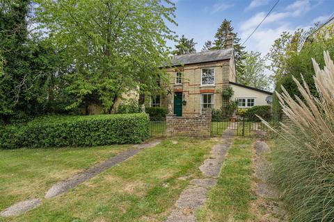3 bed property, in High Street, £365,000