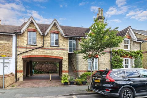 2 bed property, in 112, £325,000