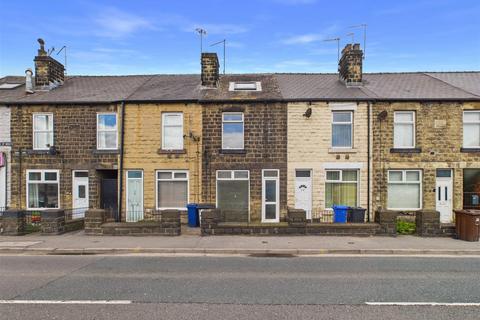 3 bed property, in Penistone Road North, £135,000