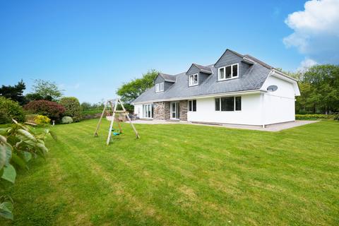 5 bed property, in St Minver PL27, £825,000