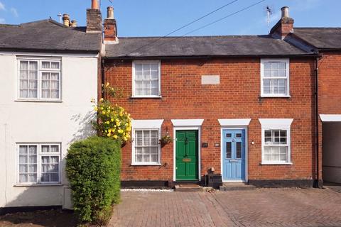 2 bed property, in New Town Road, £425,000