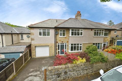 4 bed property, in Macclesfield Old Road, £430,000