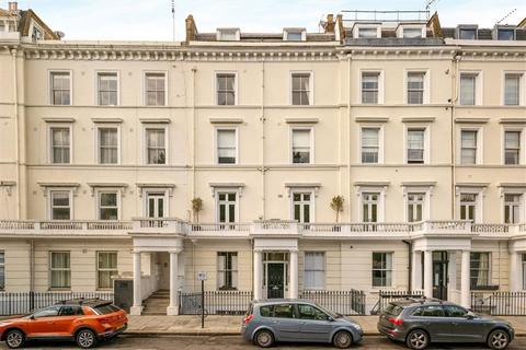 2 bed property, in Lupus Street, £775,000