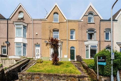 4 bed property, in Hanover Street, £200,000