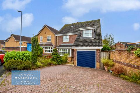 4 bed property, in Lark Avenue, £280,000