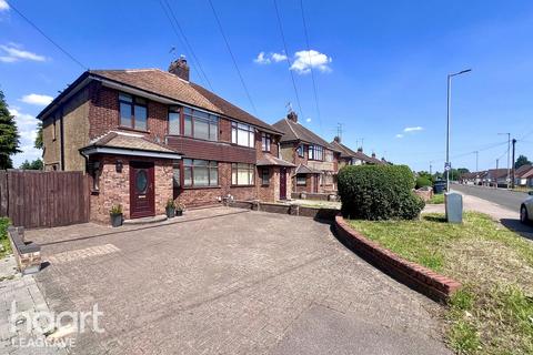 3 bed property, in Toddington Road, £400,000