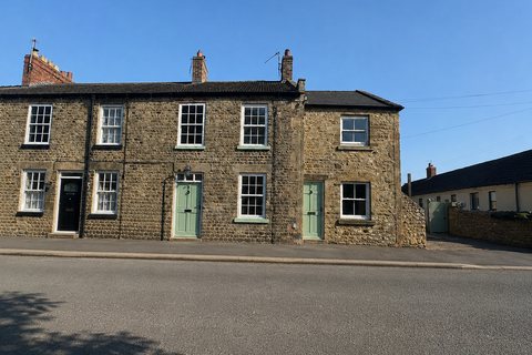 2 bed property, in 5 Low Green, £165,000