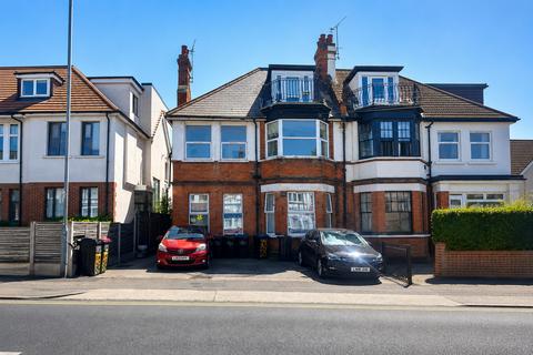 2 bed property, in Valkyrie Road, £220,000