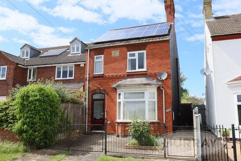 3 bed property, in Brooke Road, £265,000