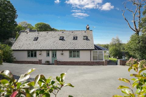 5 bed property, in Glanwern, £750,000