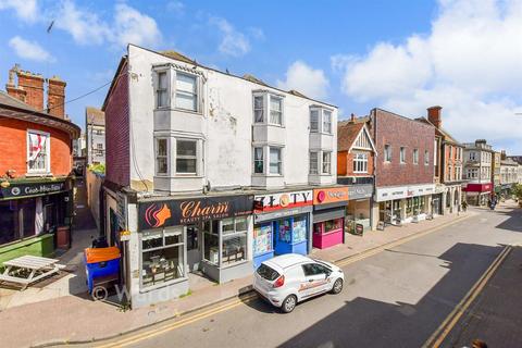 3 bed property, in High Street, £125,000