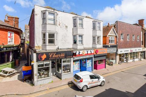 1 bed property, in High Street, £90,000