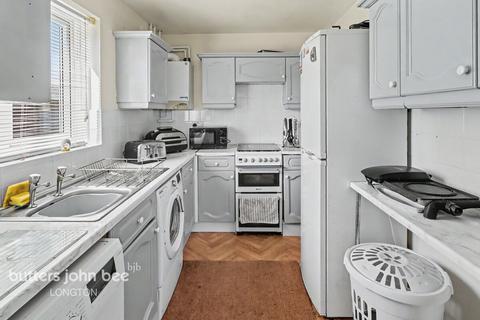 2 bed property, in Bowfell Grove, £180,000