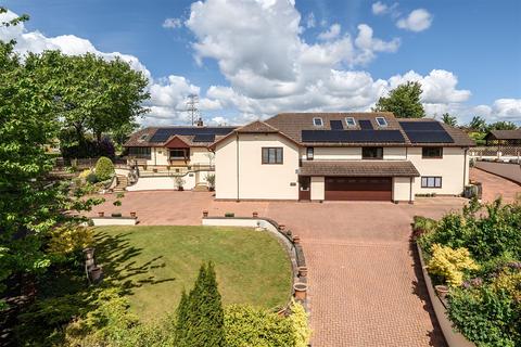 8 bed property, in Sowton, £2,500,000