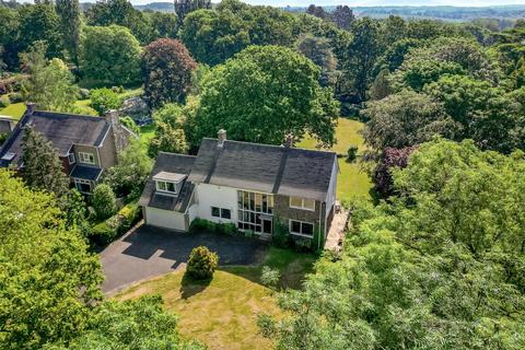 5 bed property, in Park Hill, £725,000
