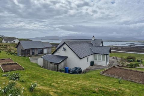 3 bed property, in Eabost West, £450,000
