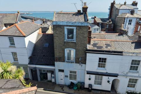 1 bed property, in Flat 1, £70,000