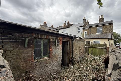 Studio, in Land Rear Of 87 Avenue Road, £20,000
