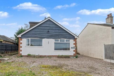 3 bed property, in Preston New Road, £290,000
