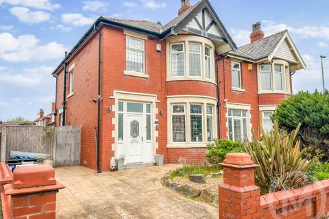 3 bed property, in Knowle Avenue, £194,950