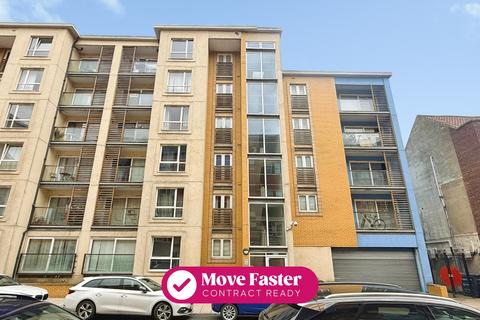 1 bed property, in Dock Street, £95,000