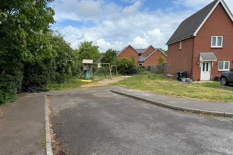 Studio, in Land At Harris Yard, £5,000