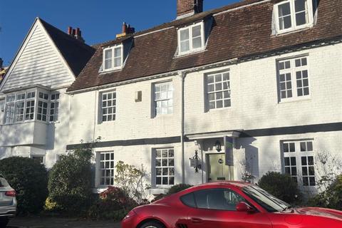 4 bed property, in Rose Cottage, £320,000