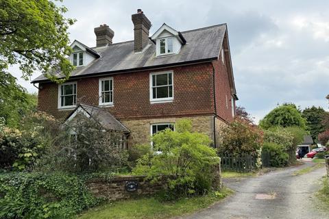 4 bed property, in Uckfield Lodge, £425,000