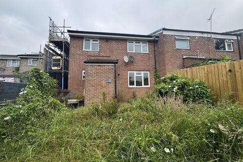 4 bed property, in 19 Prince Charles Close, £40,000