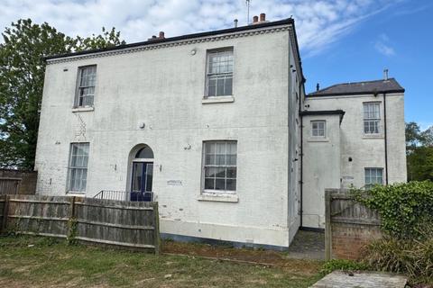10 bed property, in Hay House, £500,000