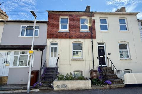 4 bed property, in 82 Victoria Street, £220,000
