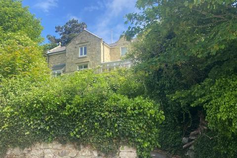 1 bed property, in West Flat, £65,000