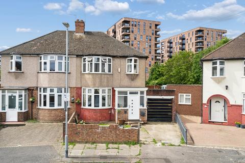 3 bed property, in Nield Road, £625,000