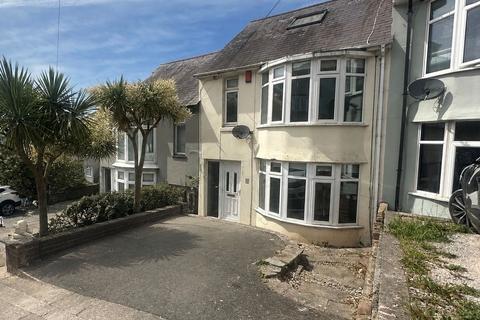 3 bed property, in Florida Road, £190,000