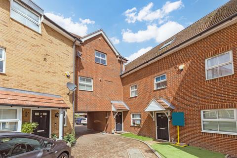 2 bed property, in Benjamin Lane, £280,000