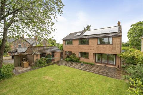 4 bed property, in Blundells Road, £600,000