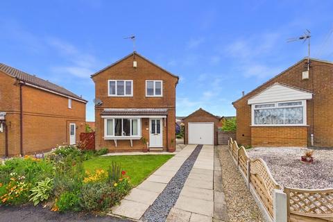 3 bed property, in Dickens Road, £275,000