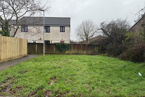 Studio, in Land Adjacent 10 Forth Scol, £500