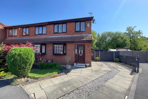 3 bed property, in Weybourne Drive, £320,000