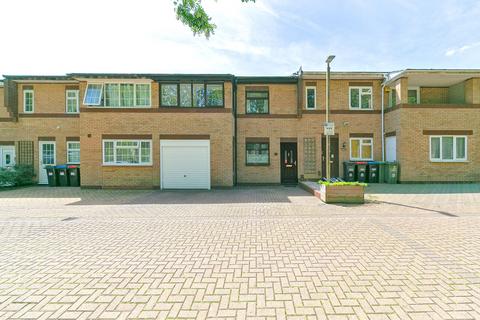 3 bed property, in Boycott Avenue, £325,000