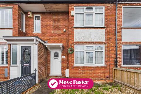 2 bed property, in Bristol Road, £80,000