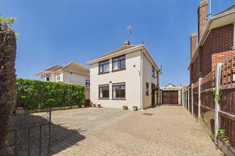 3 bed property, in Chestnut Avenue, £375,000