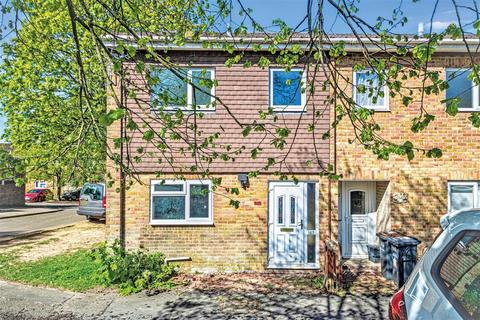 3 bed property, in Launcelot Close, £137,000